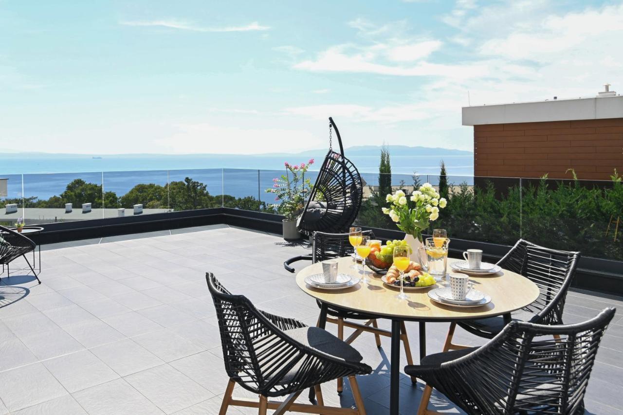 Sea View Deluxe Apartment Rijeka Buitenkant foto