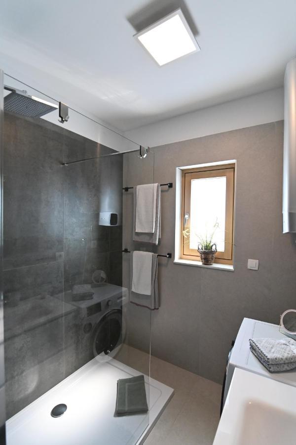 Sea View Deluxe Apartment Rijeka Buitenkant foto