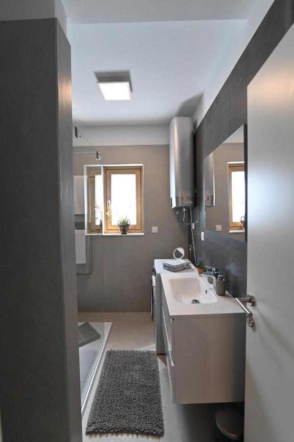Sea View Deluxe Apartment Rijeka Buitenkant foto