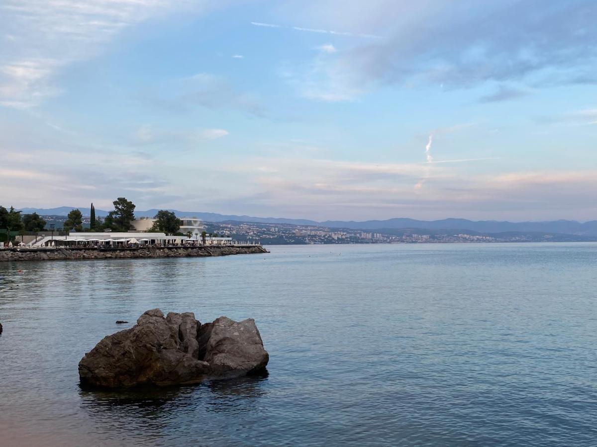 Sea View Deluxe Apartment Rijeka Buitenkant foto