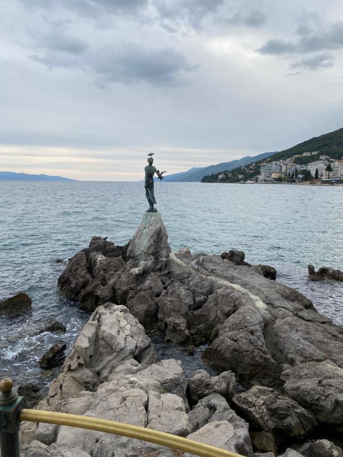 Sea View Deluxe Apartment Rijeka Buitenkant foto